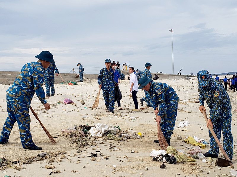 Tuổi trẻ Tiểu đoàn 114, Trung đoàn 274 “Chung tay làm sạch biển”