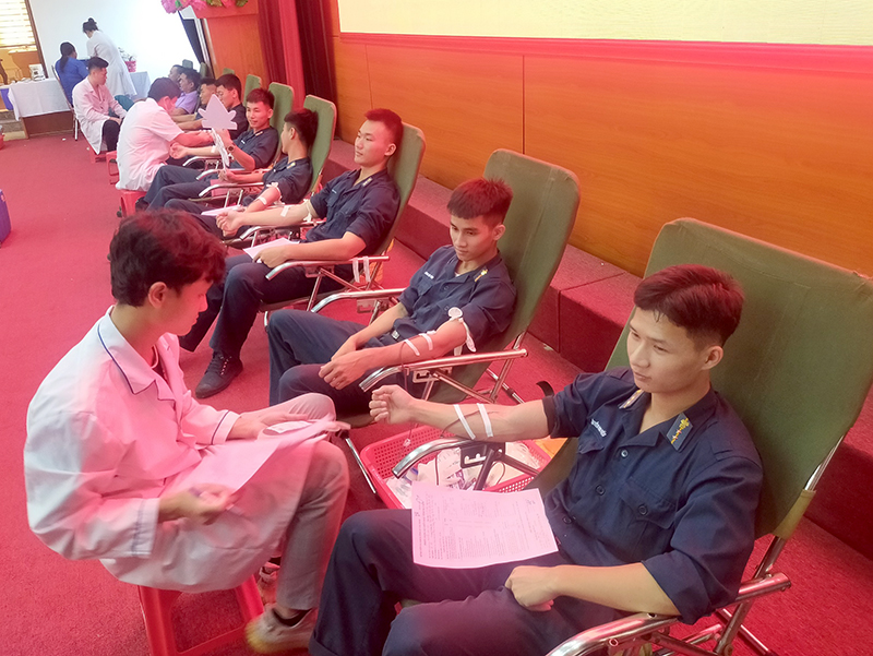 Cán bộ, chiến sĩ Trạm Ra đa 28 tham gia hiến 40 đơn vị máu tốt