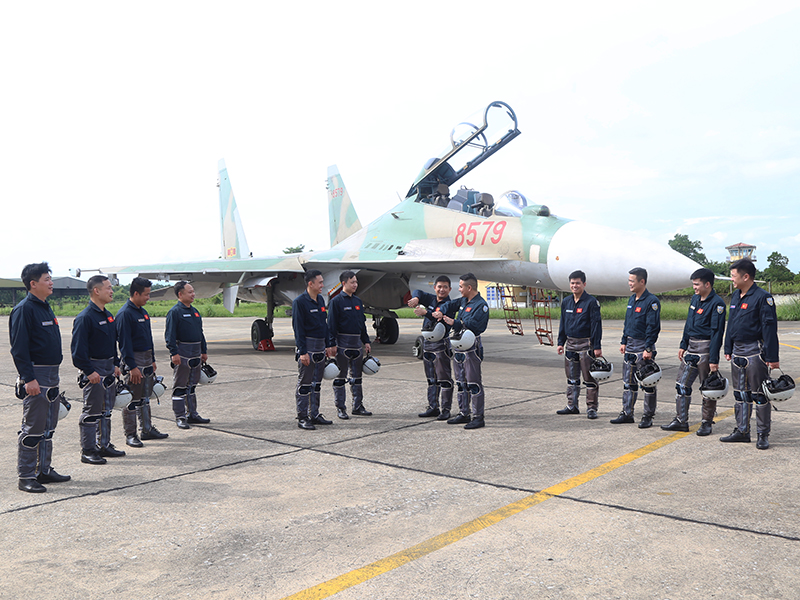 Trung đoàn 923 nâng cao chất lượng huấn luyện bay, bảo đảm an toàn bay