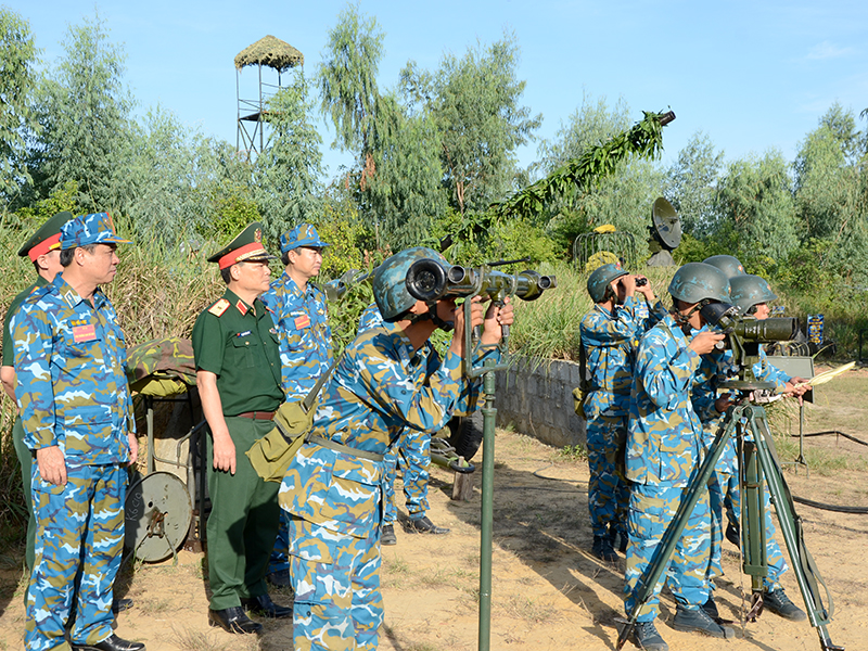 Thiếu tướng Phạm Trường Sơn kiểm tra Quân chủng Phòng không-Không quân tổ chức Diễn tập tại Miền Trung