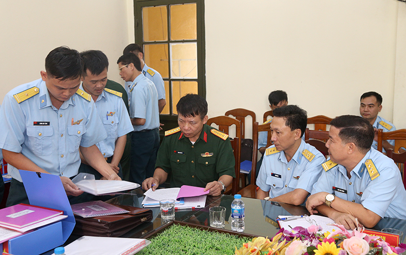 Quân ủy Trung ương kiểm tra thực hiện Quy chế dân chủ cơ sở tại Quân chủng PK-KQ
