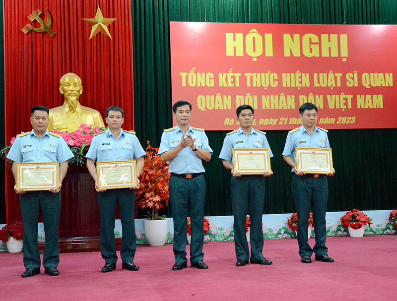 Sư đoàn 372 tổng kết thực hiện Luật Sĩ quan Quân đội nhân dân Việt Nam