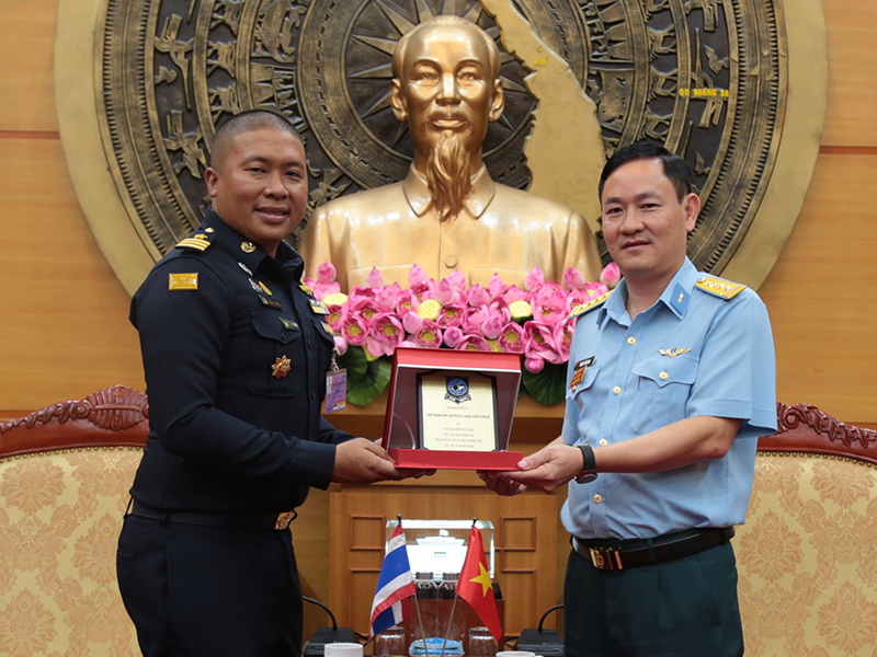 Đoàn Tổ bay Không quân Hoàng gia Thái Lan thăm và làm việc tại Quân chủng Phòng không - Không quân