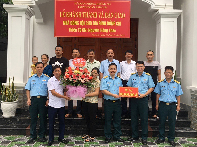 Trung đoàn 291 bàn giao “Nhà đồng đội” tặng gia đình Thiếu tá QNCN Nguyễn Hồng Thao