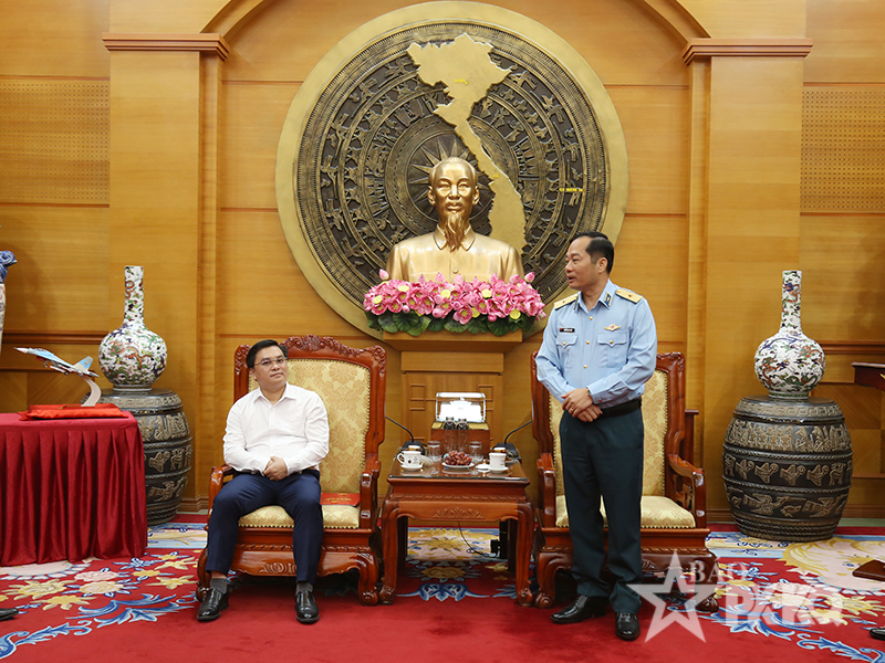 Đo&agrave;n đại biểu X&atilde; Kim B&igrave;nh, Tỉnh Tuy&ecirc;n Quang thăm Qu&acirc;n chủng Ph&ograve;ng kh&ocirc;ng-Kh&ocirc;ng qu&acirc;n
