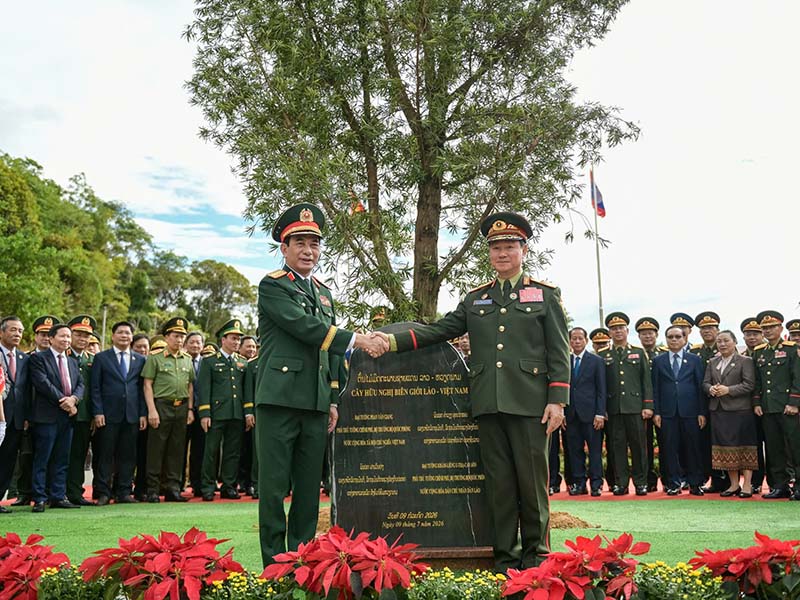 Ng&agrave;y đầu Giao lưu hữu nghị quốc ph&ograve;ng bi&ecirc;n giới Việt Nam - L&agrave;o lần thứ 3