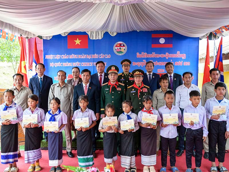Ng&agrave;y đầu Giao lưu hữu nghị quốc ph&ograve;ng bi&ecirc;n giới Việt Nam - L&agrave;o lần thứ 3