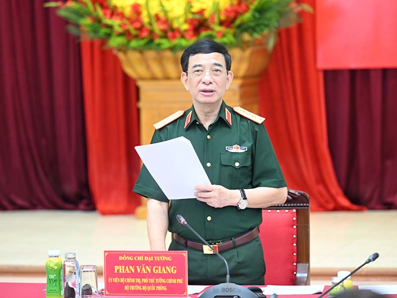 Đại tướng Phan Văn Giang l&agrave;m việc với Ban Thường vụ Tỉnh ủy Nghệ An