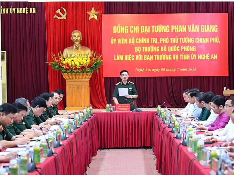 Đại tướng Phan Văn Giang l&agrave;m việc với Ban Thường vụ Tỉnh ủy Nghệ An