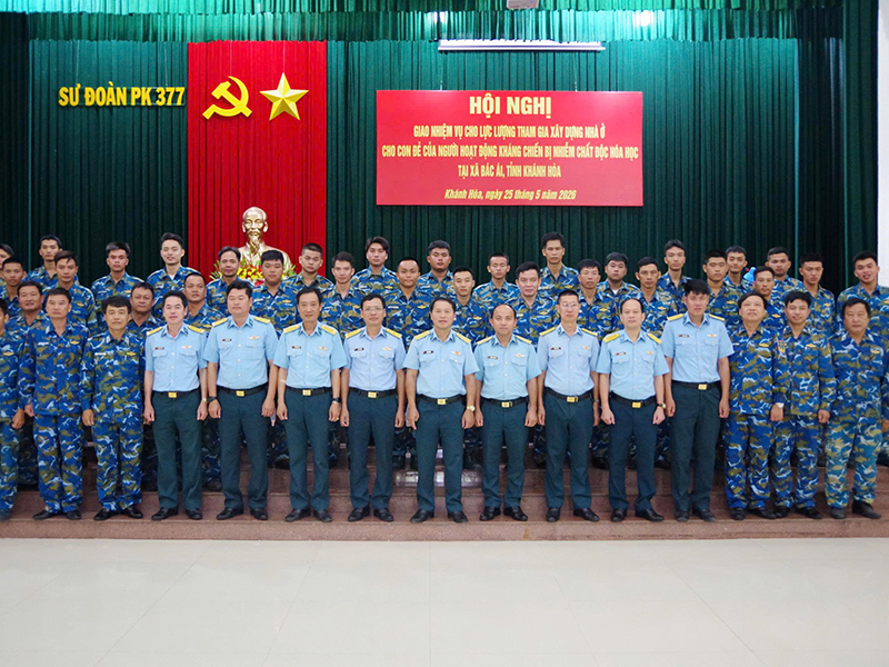 Sư đo&agrave;n 377 triển khai lực lượng x&oacute;a nh&agrave; tạm, nh&agrave; dột n&aacute;t tại x&atilde; B&aacute;c &Aacute;i
