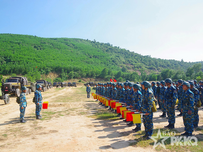 Quân chủng Phòng không-Không quân kiểm tra kết quả xây dựng đơn vị vững mạnh toàn diện “mẫu mực, tiêu biểu” tại Sư đoàn 375