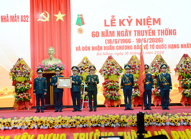 Nh&agrave; m&aacute;y A32 tổ chức Lễ kỷ niệm 60 năm ng&agrave;y truyền thống v&agrave; đ&oacute;n nhận Hu&acirc;n chương Bảo vệ Tổ quốc hạng Nhất