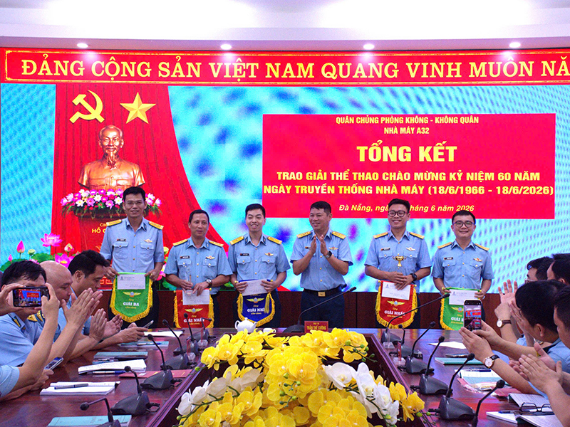 Nh&agrave; m&aacute;y A32 bế mạc Giải thể thao ch&agrave;o mừng ng&agrave;y truyền thống