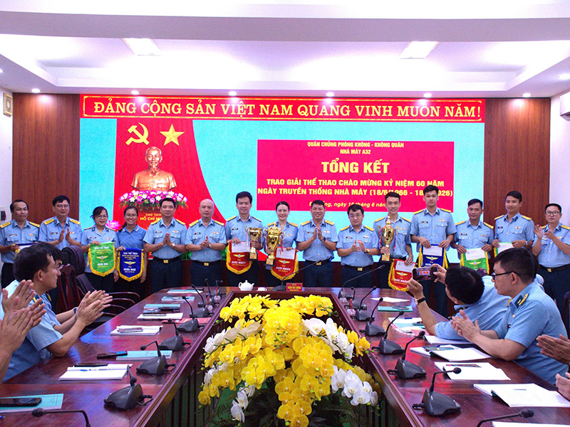 Nh&agrave; m&aacute;y A32 bế mạc Giải thể thao ch&agrave;o mừng ng&agrave;y truyền thống