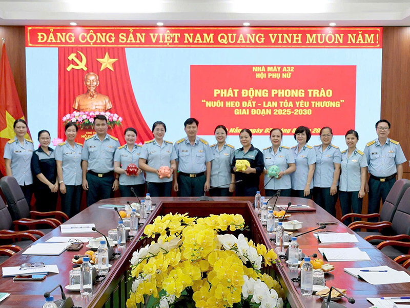 Hội Phụ nữ Nh&agrave; m&aacute;y A32 ph&aacute;t động phong tr&agrave;o &ldquo;Nu&ocirc;i heo đất - Lan tỏa y&ecirc;u thương&rdquo;