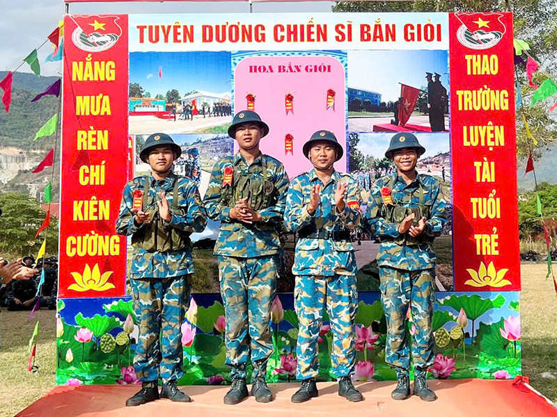 Tiểu đo&agrave;n Huấn luyện chiến sĩ mới, Sư đo&agrave;n 377 kiểm tra &ldquo;3 tiếng nổ&rdquo;