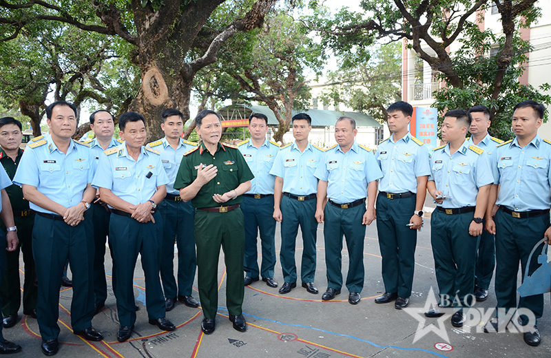 Thượng tướng Phạm Trường Sơn kiểm tra Qu&acirc;n chủng Ph&ograve;ng kh&ocirc;ng - Kh&ocirc;ng qu&acirc;n c&ocirc;ng t&aacute;c chuẩn bị diễn tập bắn, n&eacute;m bom, đạn thật năm 2026