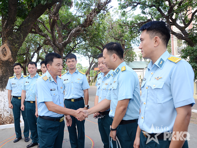 Thượng tướng Phạm Trường Sơn kiểm tra Qu&acirc;n chủng Ph&ograve;ng kh&ocirc;ng - Kh&ocirc;ng qu&acirc;n c&ocirc;ng t&aacute;c chuẩn bị diễn tập bắn, n&eacute;m bom, đạn thật năm 2026