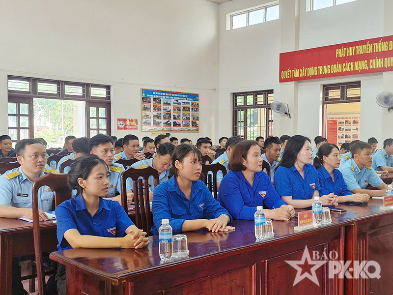 Đo&agrave;n cơ sở Trung đo&agrave;n 274 phổ biến, gi&aacute;o dục ph&aacute;p luật cho đo&agrave;n vi&ecirc;n, thanh ni&ecirc;n