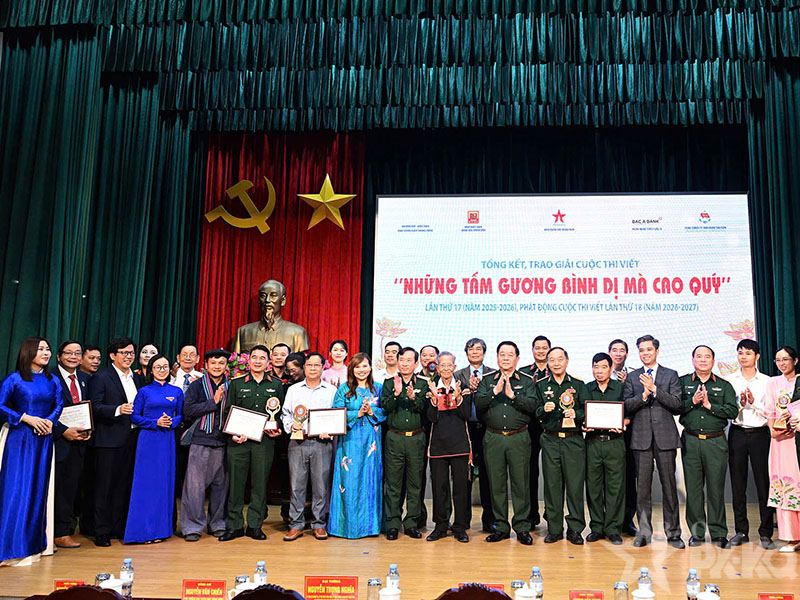 T&aacute;c giả L&ecirc; Kim Phượng ghi dấu ấn với t&aacute;c phẩm viết về nh&agrave; khoa học tr&iacute; tuệ nh&acirc;n tạo
