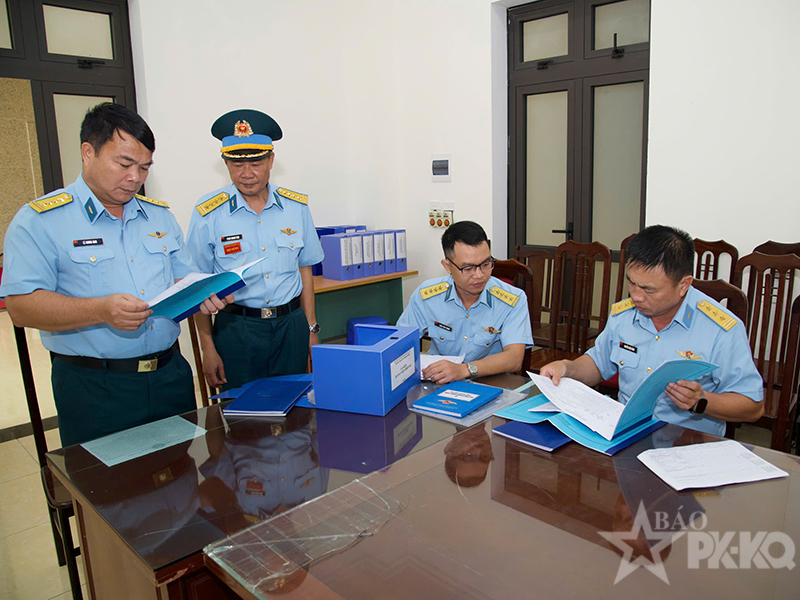 Qu&acirc;n chủng Ph&ograve;ng kh&ocirc;ng-Kh&ocirc;ng qu&acirc;n kiểm tra kết quả x&acirc;y dựng đơn vị vững mạnh to&agrave;n diện &ldquo;mẫu mực, ti&ecirc;u biểu&rdquo; năm 2026 tại Học viện PK-KQ