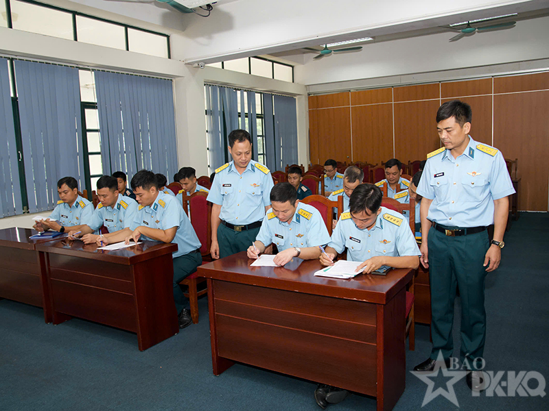 Qu&acirc;n chủng Ph&ograve;ng kh&ocirc;ng-Kh&ocirc;ng qu&acirc;n kiểm tra kết quả x&acirc;y dựng đơn vị vững mạnh to&agrave;n diện &ldquo;mẫu mực, ti&ecirc;u biểu&rdquo; năm 2026 tại Học viện PK-KQ