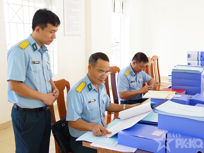 Qu&acirc;n chủng Ph&ograve;ng kh&ocirc;ng-Kh&ocirc;ng qu&acirc;n kiểm tra kết quả x&acirc;y dựng đơn vị vững mạnh to&agrave;n diện &ldquo;mẫu mực, ti&ecirc;u biểu&rdquo; năm 2026 tại Sư đo&agrave;n 371 v&agrave; Lữ đo&agrave;n 918