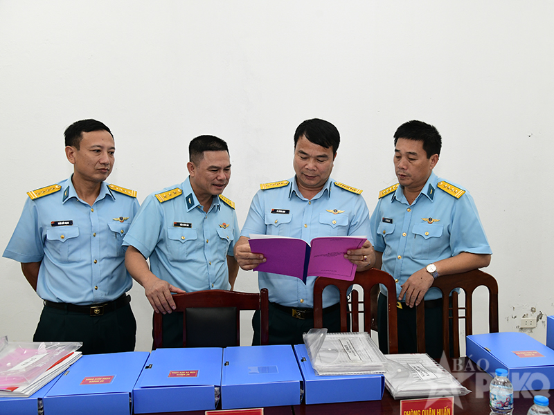 Qu&acirc;n chủng Ph&ograve;ng kh&ocirc;ng-Kh&ocirc;ng qu&acirc;n kiểm tra kết quả x&acirc;y dựng đơn vị vững mạnh to&agrave;n diện &ldquo;mẫu mực, ti&ecirc;u biểu&rdquo; năm 2026 tại Sư đo&agrave;n 371 v&agrave; Lữ đo&agrave;n 918