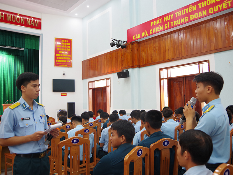 Đo&agrave;n cơ sở Trung đo&agrave;n 910 tổ chức tọa đ&agrave;m thanh ni&ecirc;n về c&ocirc;ng t&aacute;c tư tưởng, chấp h&agrave;nh nghi&ecirc;m kỷ luật