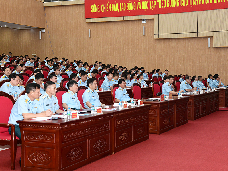Qu&acirc;n chủng Ph&ograve;ng kh&ocirc;ng-Kh&ocirc;ng qu&acirc;n tham gia Hội nghị to&agrave;n quốc nghi&ecirc;n cứu, học tập, qu&aacute;n triệt v&agrave; triển khai thực hiện Nghị quyết số 10-NQ/TW của Bộ Ch&iacute;nh trị