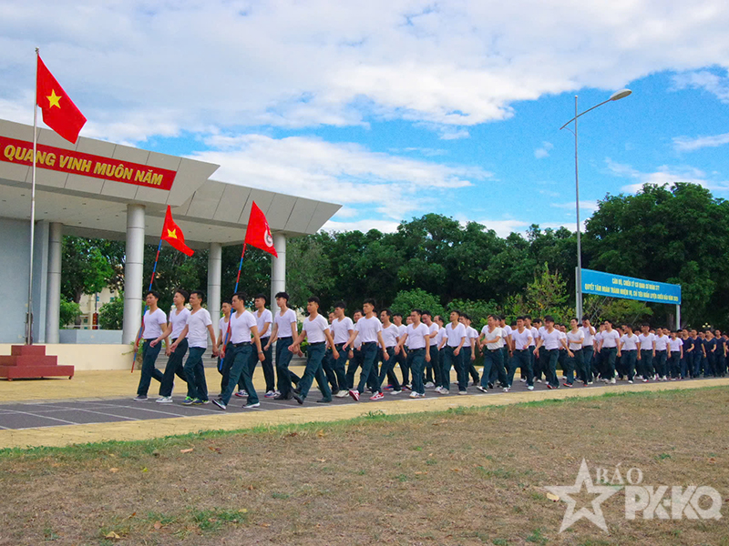 C&aacute;c đơn vị trong Qu&acirc;n chủng Ph&ograve;ng kh&ocirc;ng-Kh&ocirc;ng qu&acirc;n hưởng ứng hoạt động đi bộ &ldquo;C&ugrave;ng Việt Nam tiến bước&rdquo;
