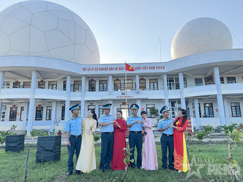 Ấm &aacute;p những cuộc hội ngộ giữa tr&ugrave;ng khơi
