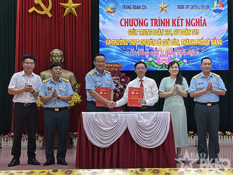 Trường THPT chuy&ecirc;n L&ecirc; Qu&yacute; Đ&ocirc;n, TP Đ&agrave; Nẵng k&yacute; kết nghĩa với Trung đo&agrave;n 224