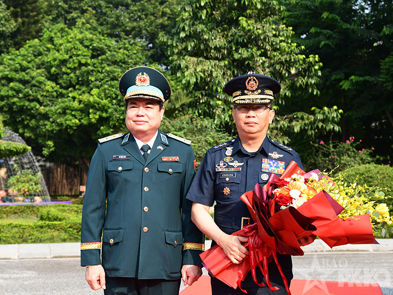Tư lệnh Kh&ocirc;ng qu&acirc;n Phillipines đến thăm v&agrave; l&agrave;m việc tại Qu&acirc;n chủng Ph&ograve;ng kh&ocirc;ng-Kh&ocirc;ng qu&acirc;n
