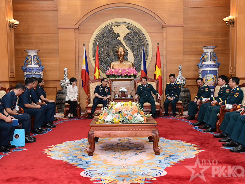 Tư lệnh Kh&ocirc;ng qu&acirc;n Phillipines đến thăm v&agrave; l&agrave;m việc tại Qu&acirc;n chủng Ph&ograve;ng kh&ocirc;ng-Kh&ocirc;ng qu&acirc;n