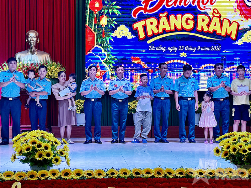 Khối cơ quan Sư đo&agrave;n 375 tổ chức 