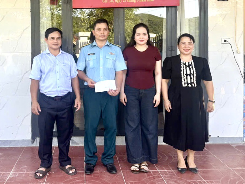 Sư đo&agrave;n 375 b&agrave;n giao &ldquo;Nh&agrave; t&igrave;nh nghĩa&rdquo; tặng gia đ&igrave;nh Thiếu t&aacute; Đinh Văn Điệp