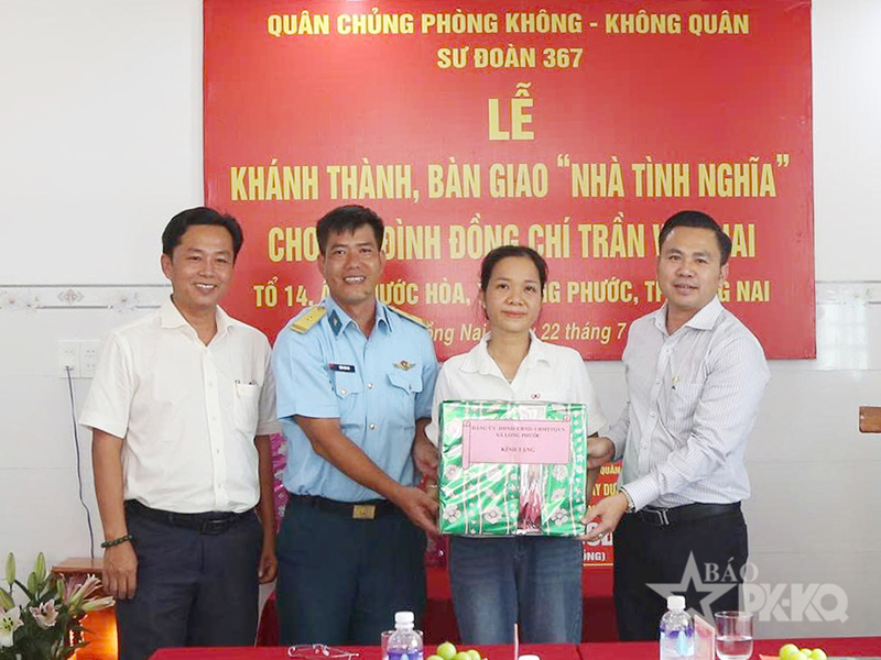 Qu&acirc;n chủng Ph&ograve;ng kh&ocirc;ng - Kh&ocirc;ng qu&acirc;n kh&aacute;nh th&agrave;nh, b&agrave;n giao &ldquo;Nh&agrave; t&igrave;nh nghĩa&rdquo; tặng gia đ&igrave;nh Thiếu t&aacute; Trần Văn Nai
