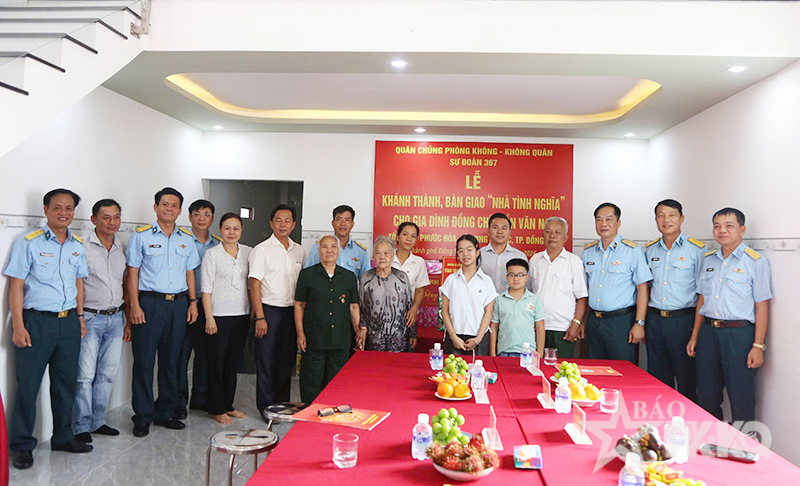 Qu&acirc;n chủng Ph&ograve;ng kh&ocirc;ng - Kh&ocirc;ng qu&acirc;n kh&aacute;nh th&agrave;nh, b&agrave;n giao &ldquo;Nh&agrave; t&igrave;nh nghĩa&rdquo; tặng gia đ&igrave;nh Thiếu t&aacute; Trần Văn Nai