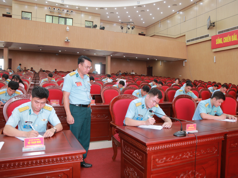 Tỏa s&aacute;ng bản lĩnh, tr&iacute; tuệ v&agrave; sức trẻ ph&ograve;ng kh&ocirc;ng, kh&ocirc;ng qu&acirc;n