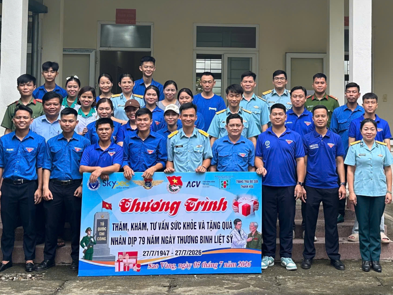 Trung đo&agrave;n 923 tổ chức kh&aacute;m, tư vấn sức khỏe v&agrave; tặng qu&agrave; c&aacute;c gia đ&igrave;nh ch&iacute;nh s&aacute;ch tr&ecirc;n địa b&agrave;n tỉnh Thanh H&oacute;a