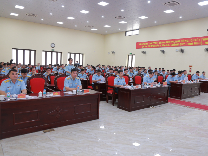 Qu&acirc;n chủng Ph&ograve;ng kh&ocirc;ng-Kh&ocirc;ng qu&acirc;n r&uacute;t kinh nghiệm c&ocirc;ng t&aacute;c huấn luyện bay, bảo đảm an to&agrave;n bay 6 th&aacute;ng đầu năm 2026
