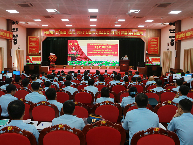 Qu&acirc;n chủng Ph&ograve;ng kh&ocirc;ng-Kh&ocirc;ng qu&acirc;n tập huấn cải c&aacute;ch h&agrave;nh ch&iacute;nh, chuyển đổi số, triển khai Phong tr&agrave;o &ldquo;B&igrave;nh d&acirc;n học vụ số&rdquo; năm 2026