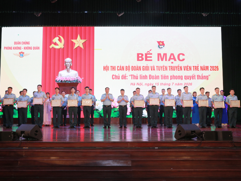 Tỏa s&aacute;ng bản lĩnh, tr&iacute; tuệ v&agrave; sức trẻ ph&ograve;ng kh&ocirc;ng, kh&ocirc;ng qu&acirc;n
