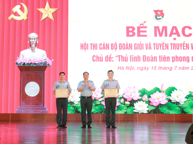 Tỏa s&aacute;ng bản lĩnh, tr&iacute; tuệ v&agrave; sức trẻ ph&ograve;ng kh&ocirc;ng, kh&ocirc;ng qu&acirc;n