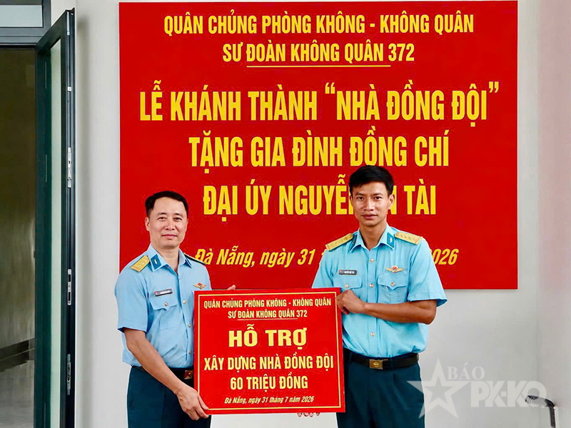 Trung đo&agrave;n 929 kh&aacute;nh th&agrave;nh v&agrave; b&agrave;n giao &ldquo;Nh&agrave; đồng đội&rdquo; tặng c&aacute;c qu&acirc;n nh&acirc;n c&oacute; ho&agrave;n cảnh kh&oacute; khăn