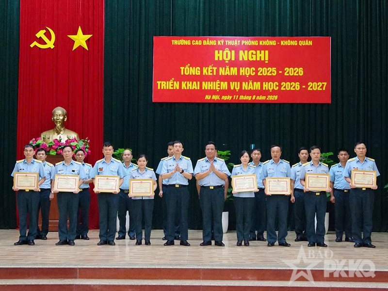 Trường Cao đẳng Kỹ thuật Ph&ograve;ng kh&ocirc;ng-Kh&ocirc;ng qu&acirc;n tổng kết năm học 2025-2026