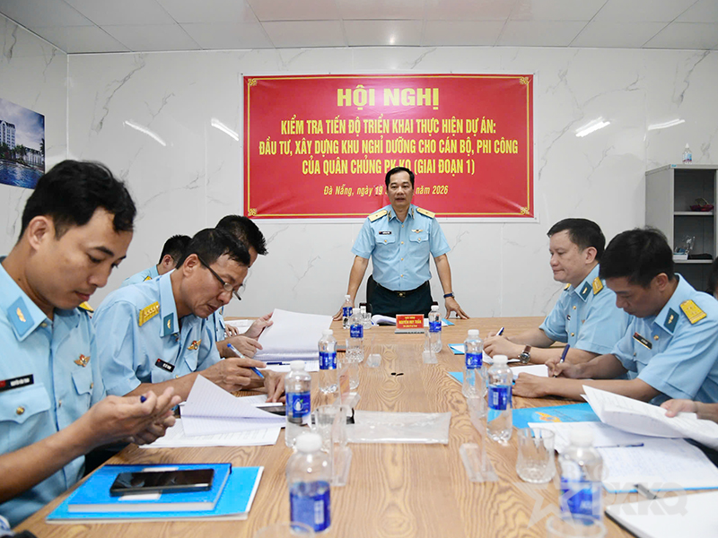 Thiếu tướng Nguyễn Huy Tuấn - Ph&oacute; Ch&iacute;nh ủy Qu&acirc;n chủng PK-KQ kiểm tra tiến độ Dự &aacute;n đầu tư x&acirc;y dựng Khu nghỉ dưỡng cho c&aacute;n bộ, phi c&ocirc;ng giai đoạn 1
