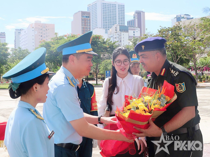 Đo&agrave;n đại biểu Tổng đội Thiếu sinh qu&acirc;n Ấn Độ thăm Trường Sĩ quan Kh&ocirc;ng qu&acirc;n