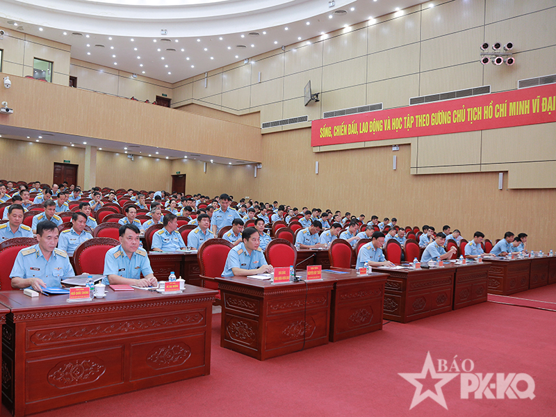 Thường vụ Đảng ủy Qu&acirc;n chủng Ph&ograve;ng kh&ocirc;ng-Kh&ocirc;ng qu&acirc;n tham gia Hội nghị to&agrave;n quốc nghi&ecirc;n cứu, học tập, qu&aacute;n triệt v&agrave; triển khai thực hiện Nghị quyết Hội nghị lần thứ tư, BCH Trung ương kh&oacute;a XIV